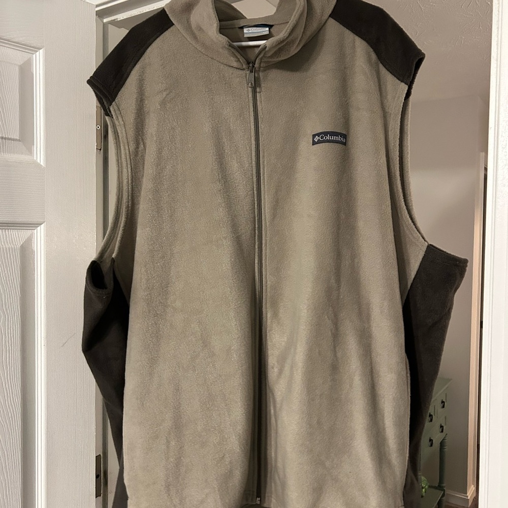 Columbia Men's Fleece Vest - Tan and Black